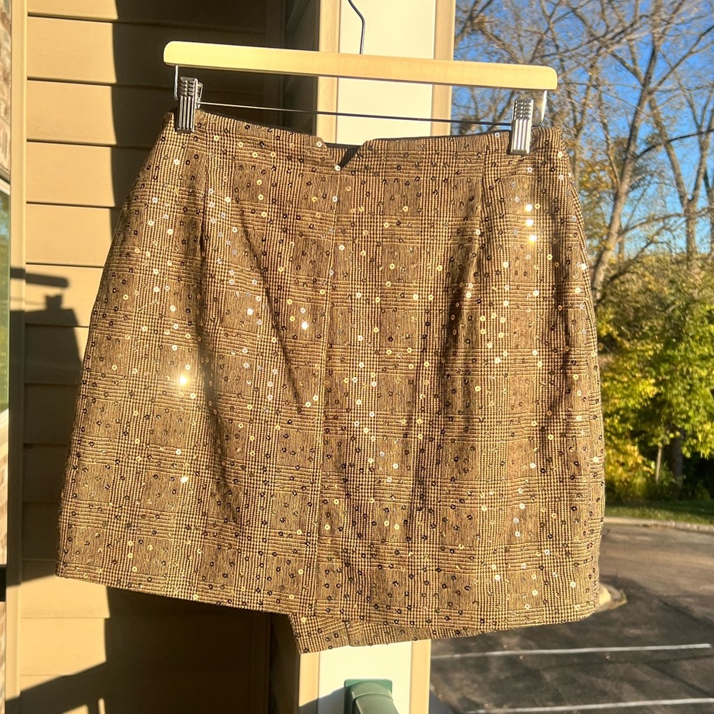 🆕 DKNY Gold Metallic Sequin Wrap Mini Skirt Size 8 Asymmetrical Holiday Party - Picture 6 of 16